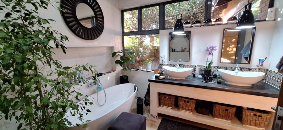 5 Bedroom Property for Sale in Rustenburg Rural North West